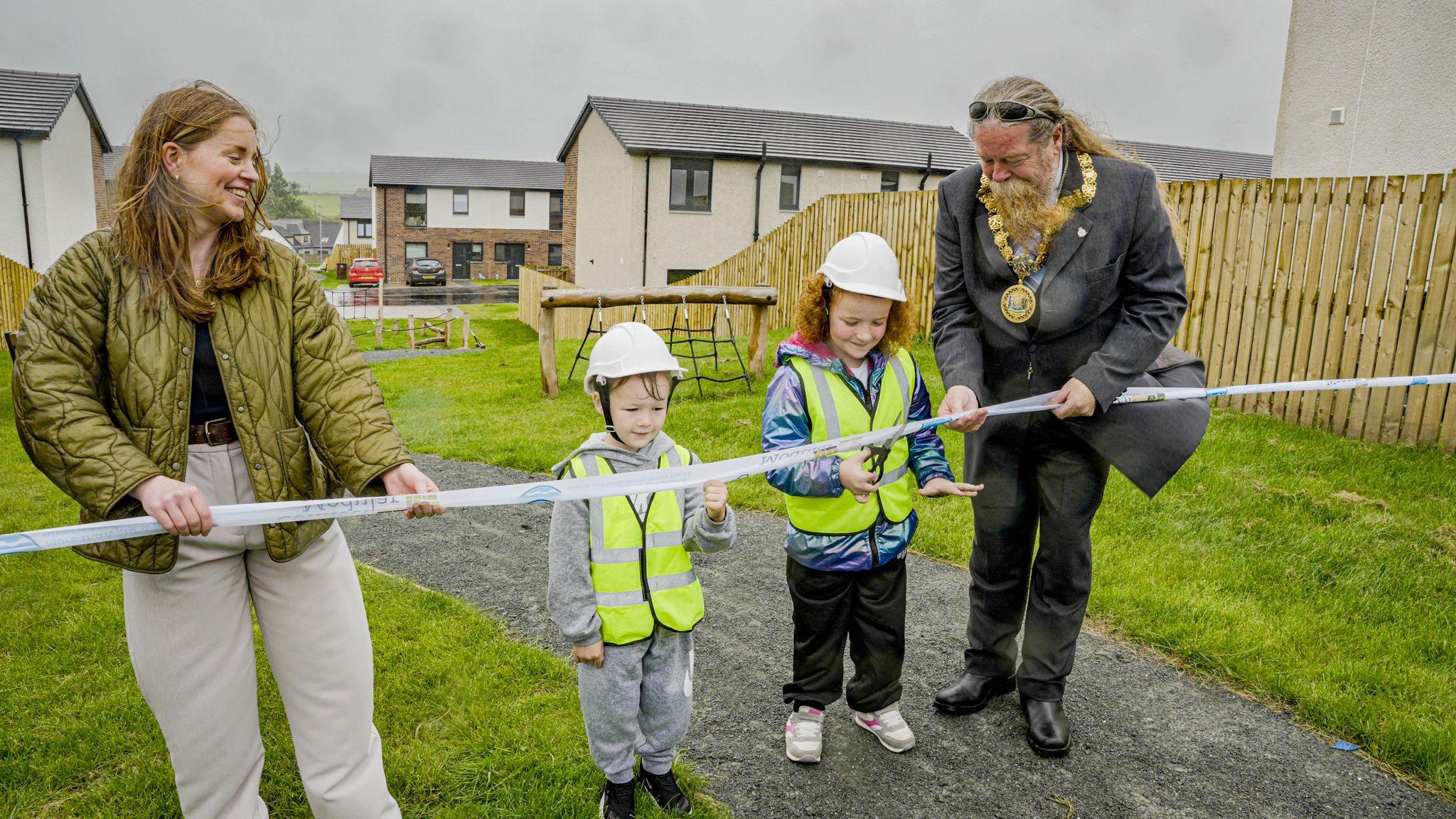 Young Residents ‘Officially Open’ the Play Park at Connect Modular’s New Affordable Housing Development in Kilmarnock.